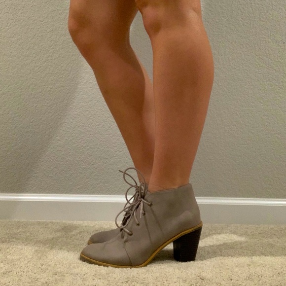 Light tan booties - Picture 1 of 4